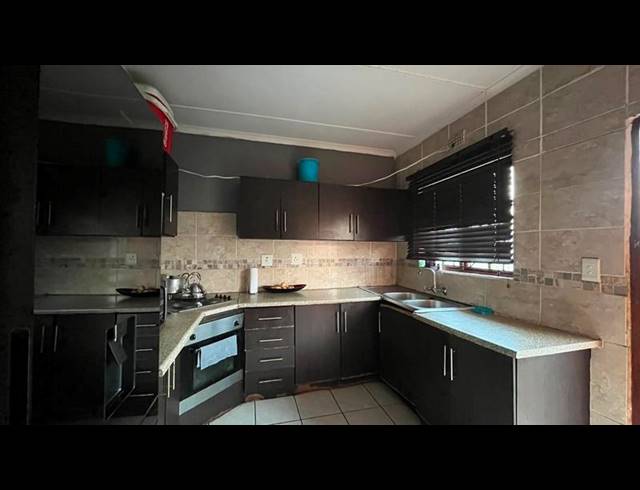 3 BEDROOM HOUSE FOR SALE IN UMHLATHUZE